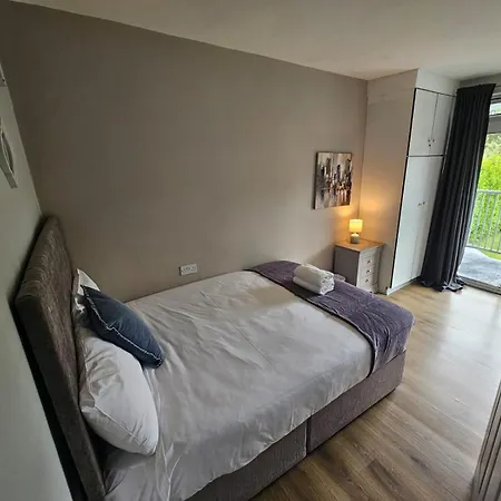 5 Newcastle Court Apartment