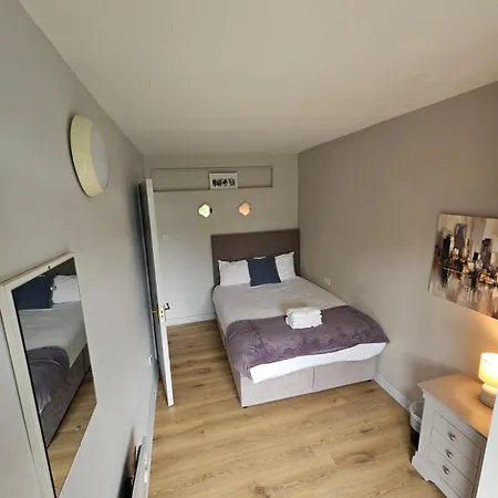 Apartment 5 Newcastle Court *